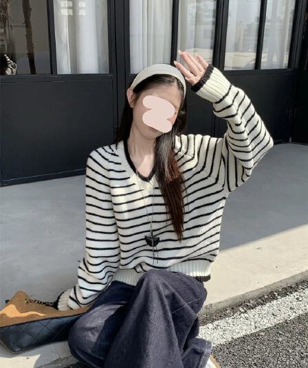 레트로 느긋한 바람 V넥 스트라이프 스웨터 여자 봄 가을 착용 가져 가라. 외출용 인사이드 가져 가라. 니트 맨위