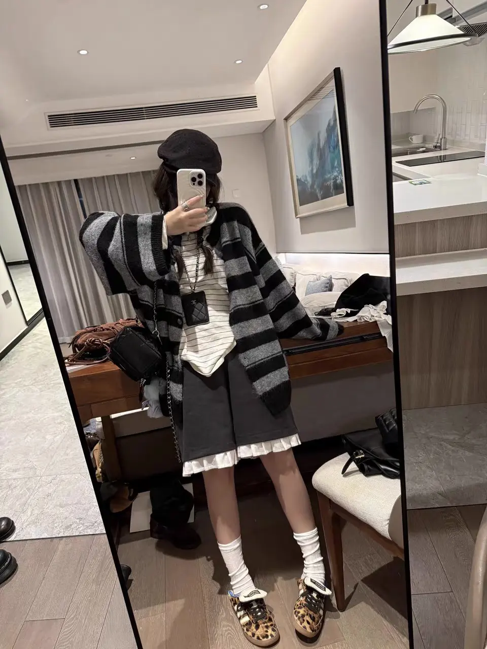 스트라이프 라운드넥 루즈핏 가디건 상세 이미지 26
