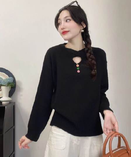 단색 홀로우 아웃 라운드 넥 단추 장식 루즈핏 느긋한 부드러운 찹쌀 2024 가을 섹션 긴팔 다용도 니트 스웨터
