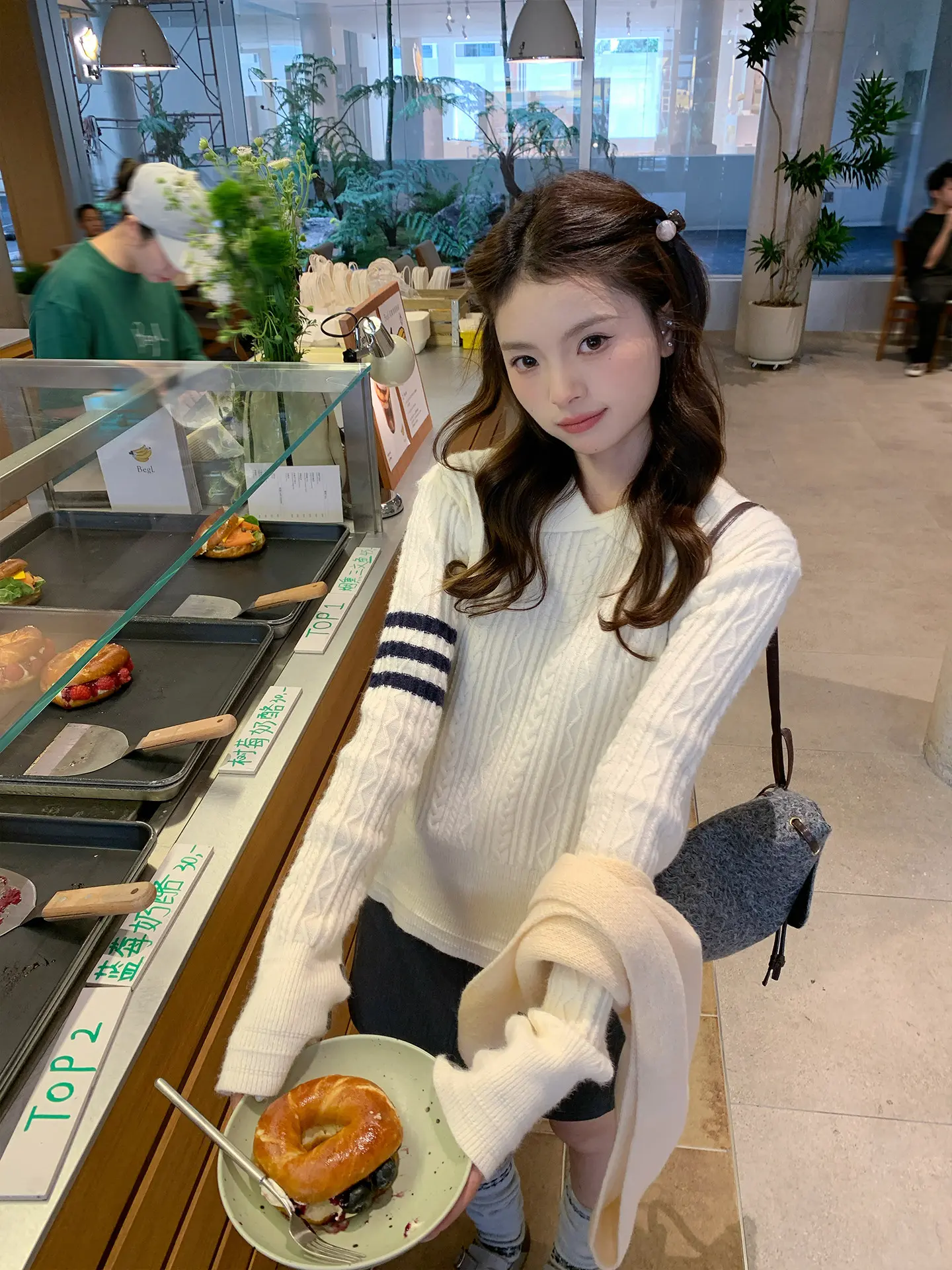 프레피 폴드 칼라 꽈배기 니트 상세 이미지 4