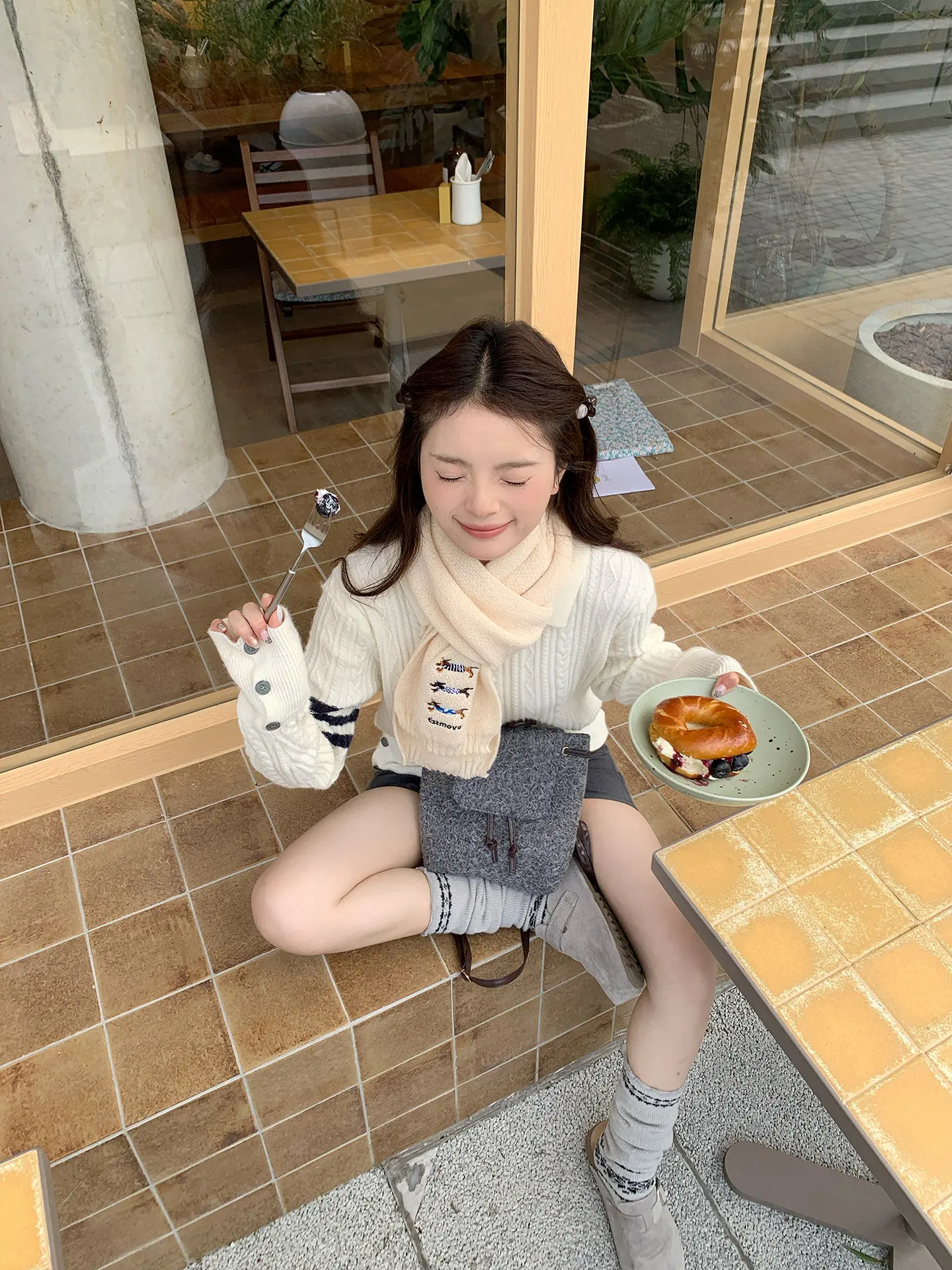 프레피 폴드 칼라 꽈배기 니트 상세 이미지 8