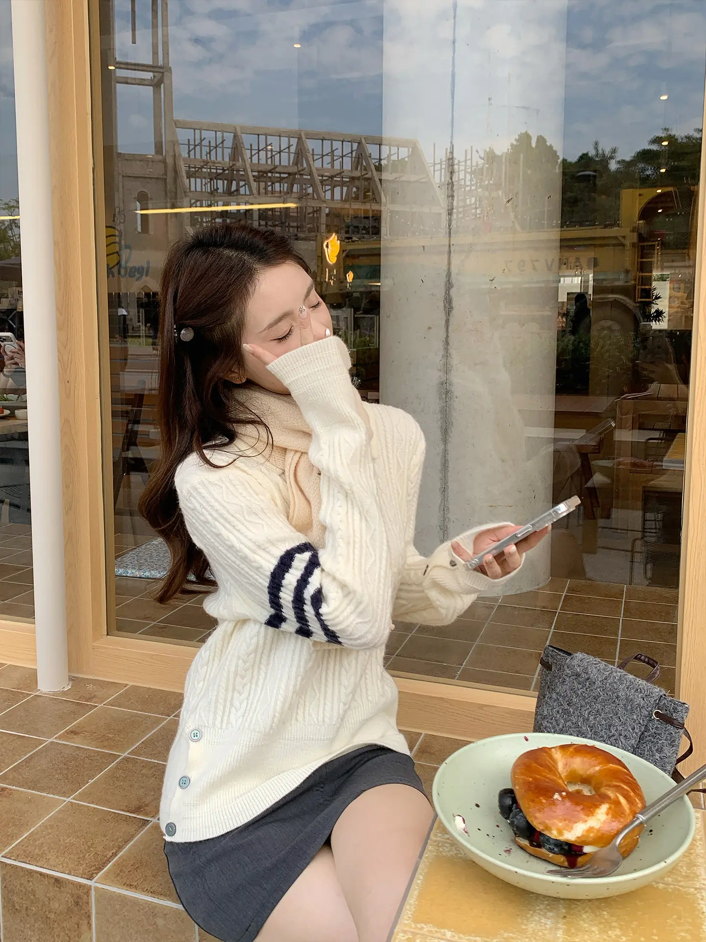 프레피 폴드 칼라 꽈배기 니트 상세 이미지 9