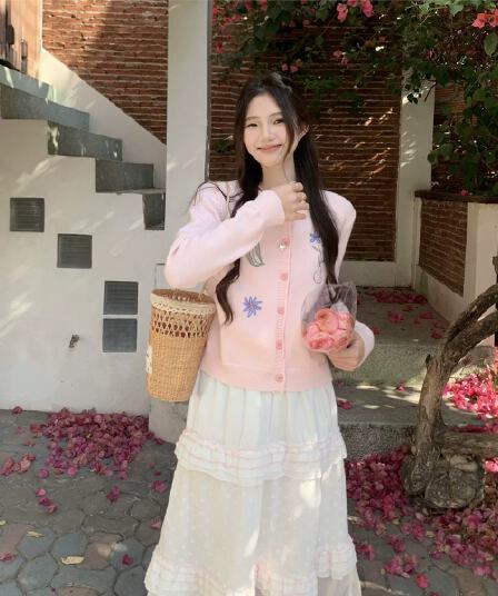소녀 부서 핑크색 작은 꽃 뒤집다 측면 칼라 니트 오픈 가디건 여성 2026 봄 가을 새로운 한국 스타일 달콤함 연령 감소 스웨터