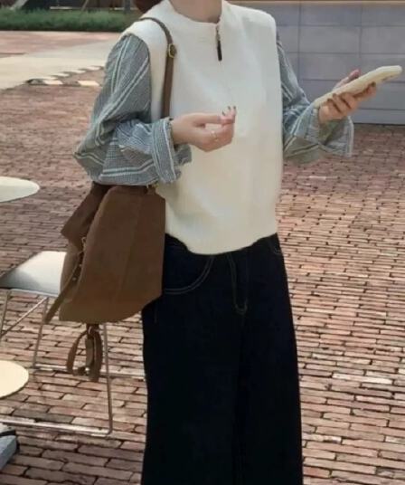 프랑스식 페이크 레이어드 하프 지퍼 스웨터 여자 2026 조기 가을 새로운 느긋한 바람 체크무늬 패치워크 니트 스웨터 맨위