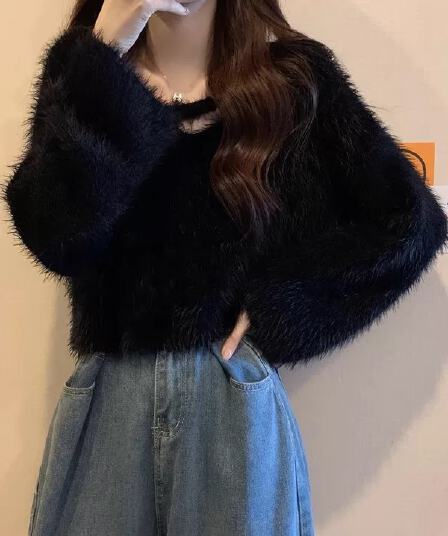 화이트 밍크 플리스 풀오버 여성 뜨개질 기본 셔츠 가을 겨울 새로운 느긋한 바람 부드러운 찹쌀 쇼트 스타일 V넥 맨위