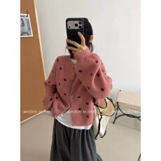 批发俏皮波点设计感单排扣针织开衫<b class='q'>女</b>秋季新款显瘦减龄软糯毛衣外套