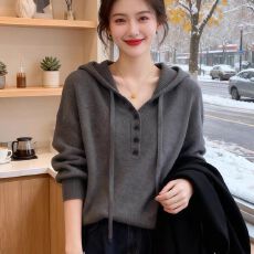 批发高级感连帽拉链针织开衫女装冬季新款纽扣设计感显瘦长袖毛衣上衣