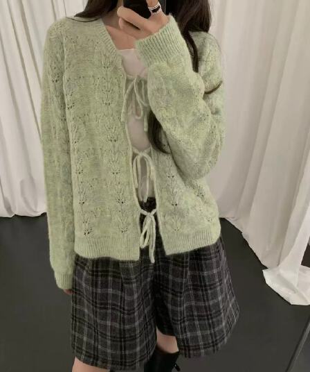 부드러운 V넥 긴팔 느긋한 바람 부드러운 찹쌀 스웨터 여자 홀로우 아웃 레이스업 오픈 가디건 니트 스웨터 작은 대중 디자인 센스 맨위
