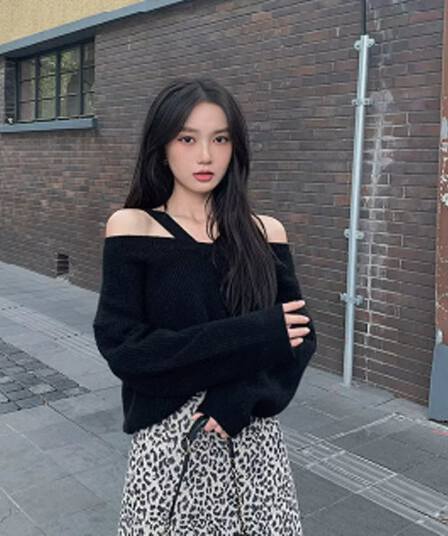 부드러운 찹쌀 주황색 스웨터 여자 가을 겨울 디자인 센스 오프숄더 패션 부드러운 바람 행침 목 품격 풀오버 니트 스웨터 맨위