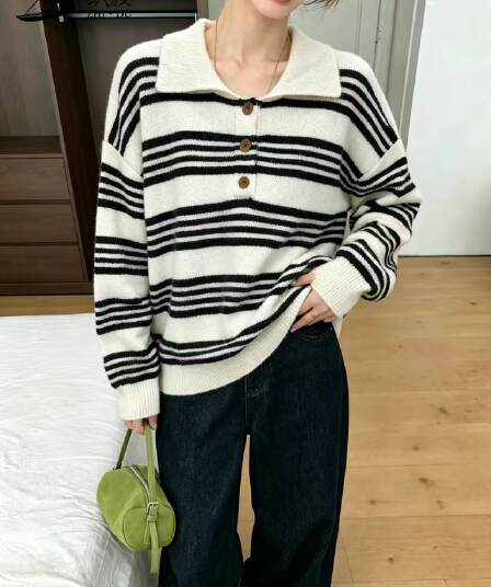 2026 새로운 봄 드레스 느긋한 스트라이프 POLO 칼라 스웨터 여자 한국 스타일 세련된 센스 작은 대중 캐주얼 루즈핏 니트 스웨터