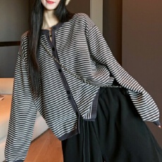 批发松弛感撞色条纹针织<b class='q'>开衫</b>女早秋慵懒风宽松休闲毛衣外套潮