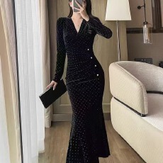 批发<b class='q'>高档</b><b class='q'>连衣裙</b>女 2025年秋冬新款气质收腰修身显瘦高级丝绒V领鱼尾裙