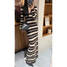 批发复古撞色条纹收腰针织连衣裙女秋冬新款气质修身<b class='q'>显瘦</b>打底包臀长裙