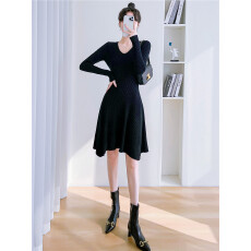 批发配大衣打底裙内搭毛衣裙女秋冬季气质收腰小黑裙小个子针织<b class='q'>连衣裙</b>