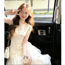 批发千金风重工蕾丝镂空钩花<b class='q'>无袖</b>拼接连衣裙女韩系气质优雅白色<b class='q'>背心裙</b>