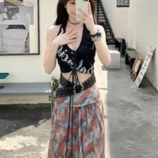 批发明星同款<b class='q'>套装</b>女辣妹显瘦黑色绑带字母背心+高腰格纹半身裙两件套