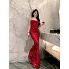 批发小众晚礼服裙宴会订婚圣诞红色裙子性感吊带露背连衣裙长款包臀裙