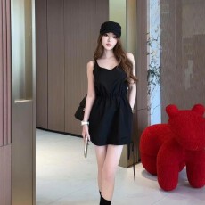 批发韩版高级感黑色V领无袖吊带<b class='q'>连衣裙</b>女夏洋气收腰显瘦小个子背带裙