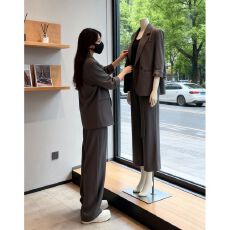 批发高级感灰色西装<b class='q'>套装</b>女春秋新款时尚休闲<b class='q'>职业</b>西服外套阔腿裤两件套