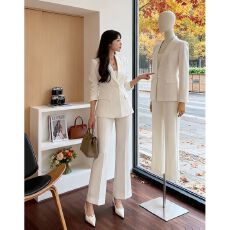 批发炸街网红爆款2025早秋轻奢高级感显瘦<b class='q'>职业</b>西服西装<b class='q'>套装</b>女春秋款