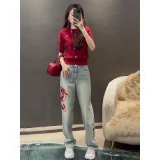 批发潮流水洗浅蓝色阔腿牛仔裤春秋红色圆领喜庆正肩针织上衣两件套女