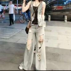 批发<b class='q'>欧洲站</b>夏季新款超火时尚个性百搭做旧破洞阔腿<b class='q'>牛仔裤</b>女两件套欧货