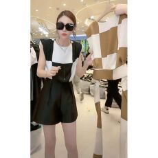 批发时尚套装女2026夏季新款黑白拼色<b class='q'>棋盘</b><b class='q'>格</b>褶皱上衣配阔腿短款两件套