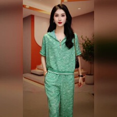 批发2026年夏季设计感穿搭绿色运动两件套<b class='q'>装</b><b class='q'>短袖</b>T恤休闲<b class='q'>裤</b>轻熟风女套