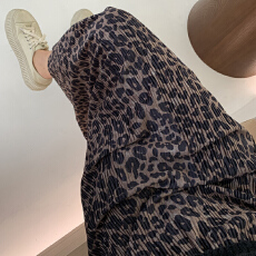 批发现 孕妇<b class='q'>秋冬</b>季丝绒豹纹2025新款半身裙高腰后开叉显瘦气质中长裙