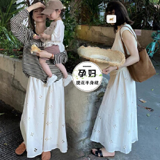 孕妇杏色半身裙春夏季2026新款透气感镂空花朵刺绣百搭伞裙子