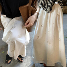 批发现孕妇杏色半身裙春夏季2026新款透气感镂空花朵刺绣百搭伞裙子