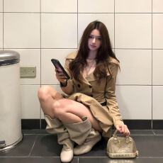 批发纯欲风性感气质纯色长袖<b class='q'>连衣裙</b>女秋季炸街高级感风衣双排扣花苞裙