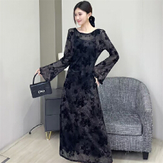 批发实拍丝绒连衣<b class='q'>裙</b>女春秋<b class='q'>长袖</b>圆领碎花<b class='q'>裙</b>宽松显瘦中长款温柔风长<b class='q'>裙</b>