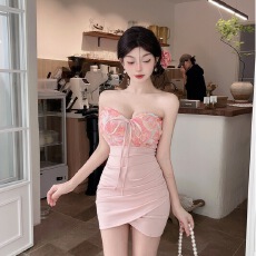 批发实拍新款纯欲风抹胸花朵拼接<b class='q'>连衣裙</b>女性感辣妹收腰显瘦包臀短裙