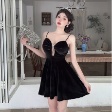 批发实拍新款丝绒<b class='q'>吊带</b><b class='q'>连衣裙</b>女收腰显瘦性感露背蝴蝶结镶钻派对礼服裙