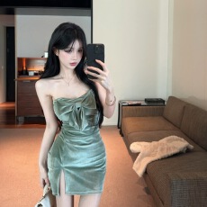 批发实拍新款法式丝绒抹胸<b class='q'>连衣裙</b>女蝴蝶结装饰开叉包臀裙气质小礼裙