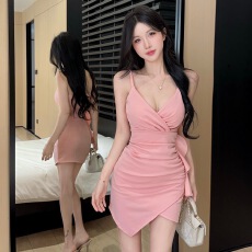 批发实拍性感露背法式吊带<b class='q'>连衣裙</b>女 V 领褶皱开叉包臀裙约会小礼裙