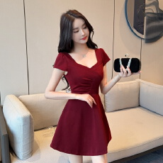 批发实拍法式方领泡泡袖短裙女收腰显身材约会风<b class='q'>连衣裙</b>