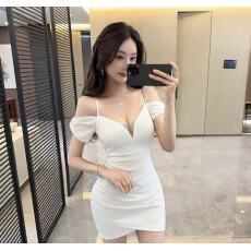 批发实拍辣妹风露肩深 V 吊带连衣裙女收腰紧身包臀裙蹦迪炸街小裙子