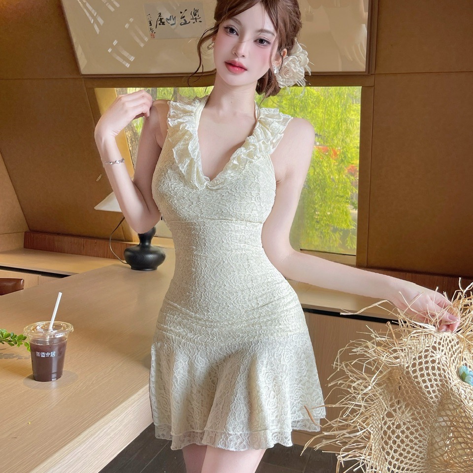 RY3609# 实拍温柔风蕾丝挂脖连衣裙修身荷叶边 V 领短裙约会氛围感裙...
