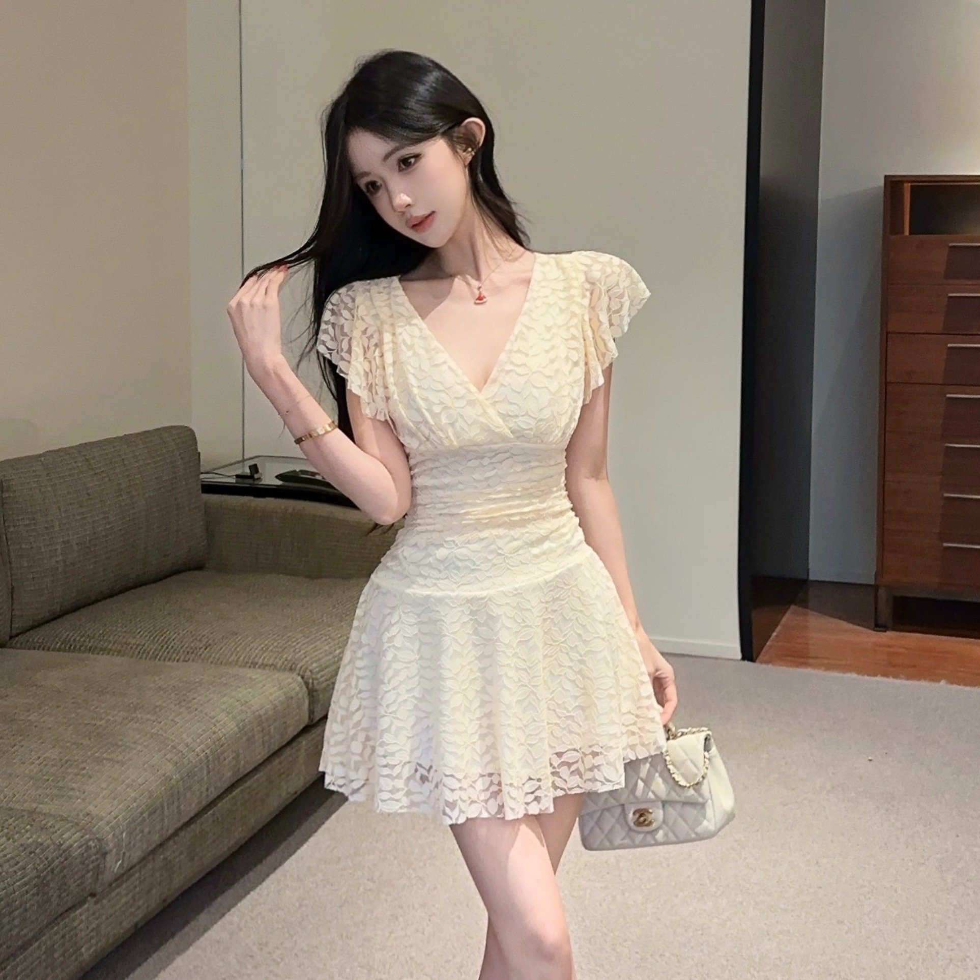 실사 부드러운 바람 V넥 레이스 반팔 드레스 허리 수축 슬림해 보이는 주름 한 마디 미니 스커트 순수한 욕망 품격 데이트 치마
