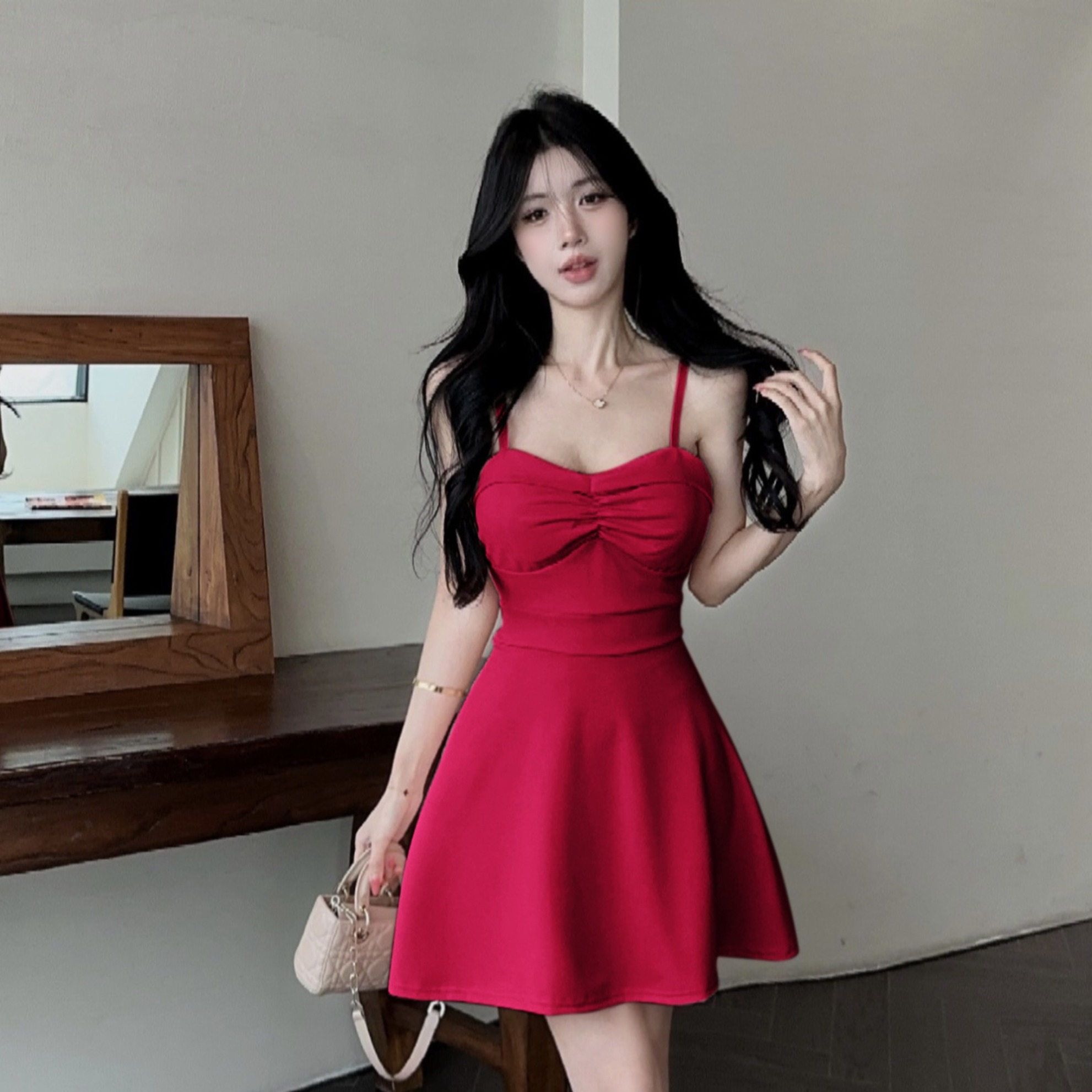 실사 프랑스식 레트로 미니멀리즘 하이웨이스트 주름 튜브탑 스타일 슬립 드레스 디스플레이 화이트 품격 a 단어 쇼트 스타일 드레스