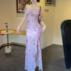 批发实拍纯欲风蝴蝶印花吊带连衣裙女夏季收腰显瘦开叉鱼尾长裙氛围感