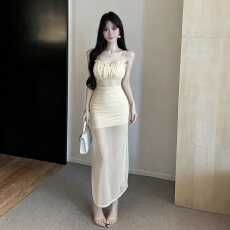 批发实拍设计感聚会连衣<b class='q'>裙</b> 细吊带木耳边 腰腹镂空褶皱<b class='q'>网纱</b>长款礼<b class='q'>裙</b>
