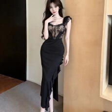 批发实拍氛围感长款礼裙方领<b class='q'>蕾丝</b>小飞袖透视设计高开叉荷叶边修身长裙