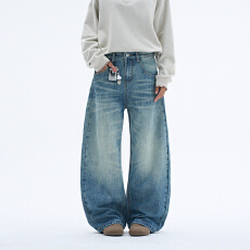批发美式复古做旧猫须弯刀<b class='q'>牛仔裤</b>男女水洗cleanfit宽松休闲镰刀阔腿裤