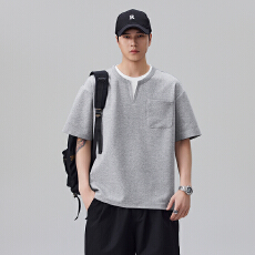 批发实拍2026夏季潮流假两件<b class='q'>短袖</b><b class='q'>T</b><b class='q'>恤</b>男薄款百搭宽松休闲V领半袖衫上衣