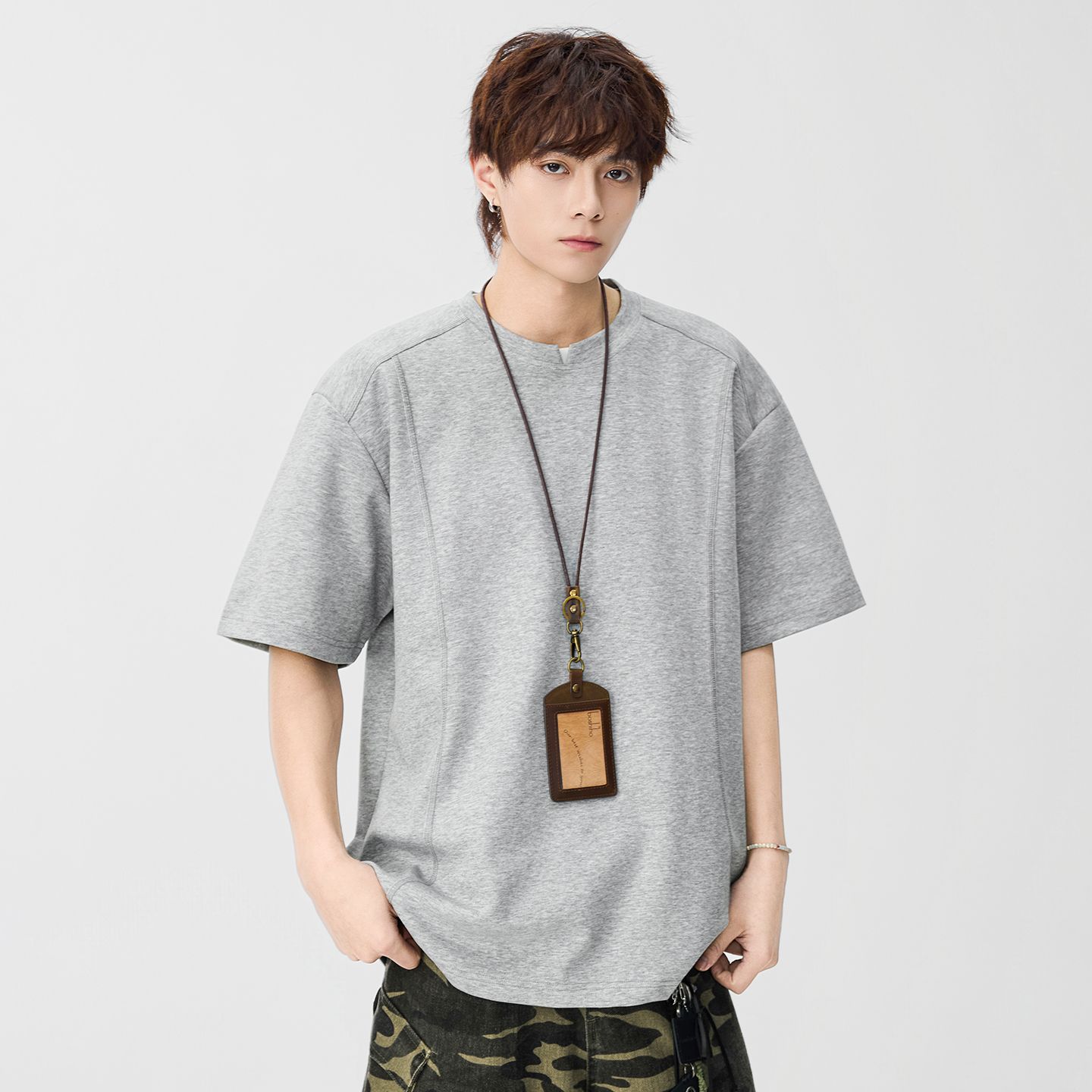 실사 2026 여름 새로운 단색 패치워크 반팔 티셔츠 남자 무거운 일본식 트렌드 5 점 소매 동정