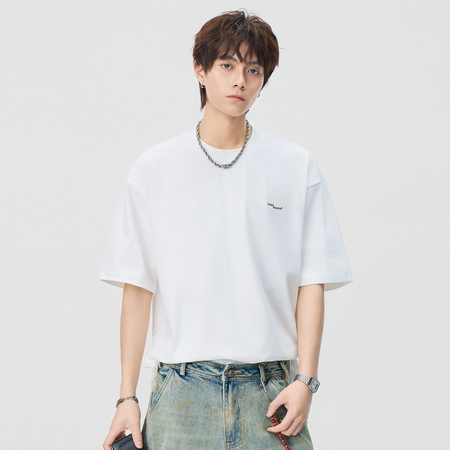 실사 2026 여름 새로운 미니멀리즘 알파벳 자수 반팔 티셔츠 남자 무거운 일본식 트렌드 다용도 동정