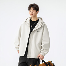 批发实拍2026秋季新款外套男<b class='q'>户外</b><b class='q'>休闲</b>防风连帽百搭纯色宽松冲锋衣夹克
